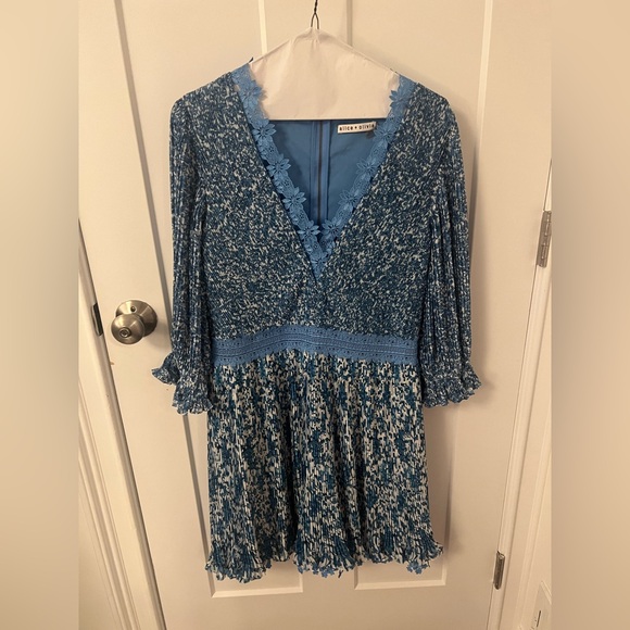 Alice + Olivia Blue Floral Lace Dress - threedaughtersproperties.com Alice + Olivia Blue Floral Lace Dress - threedaughtersproperties.com
